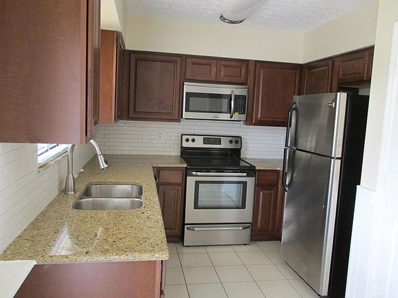 5th image of 638 SW Lakehurst Drive