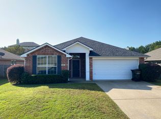 212 McClendon Ln, Longview, TX 75605