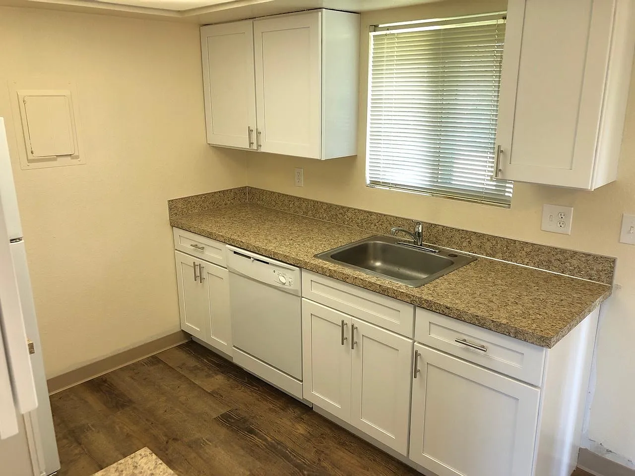 2 bed, 870 sqft, $1,795 — Photo 2