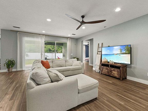 5th image of 601 SW South Quick Cir #601