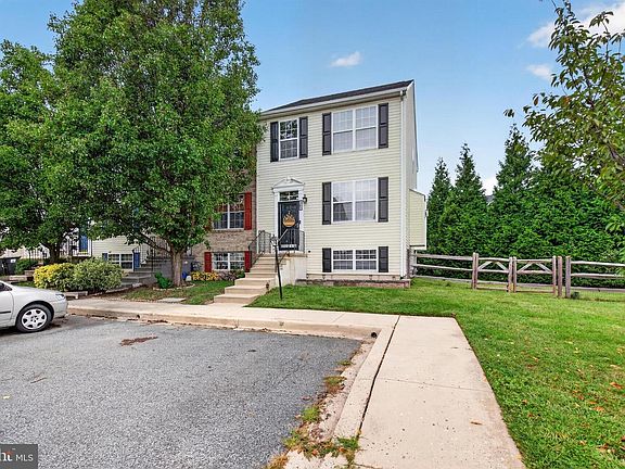 2nd image of 165 Versailles Ct