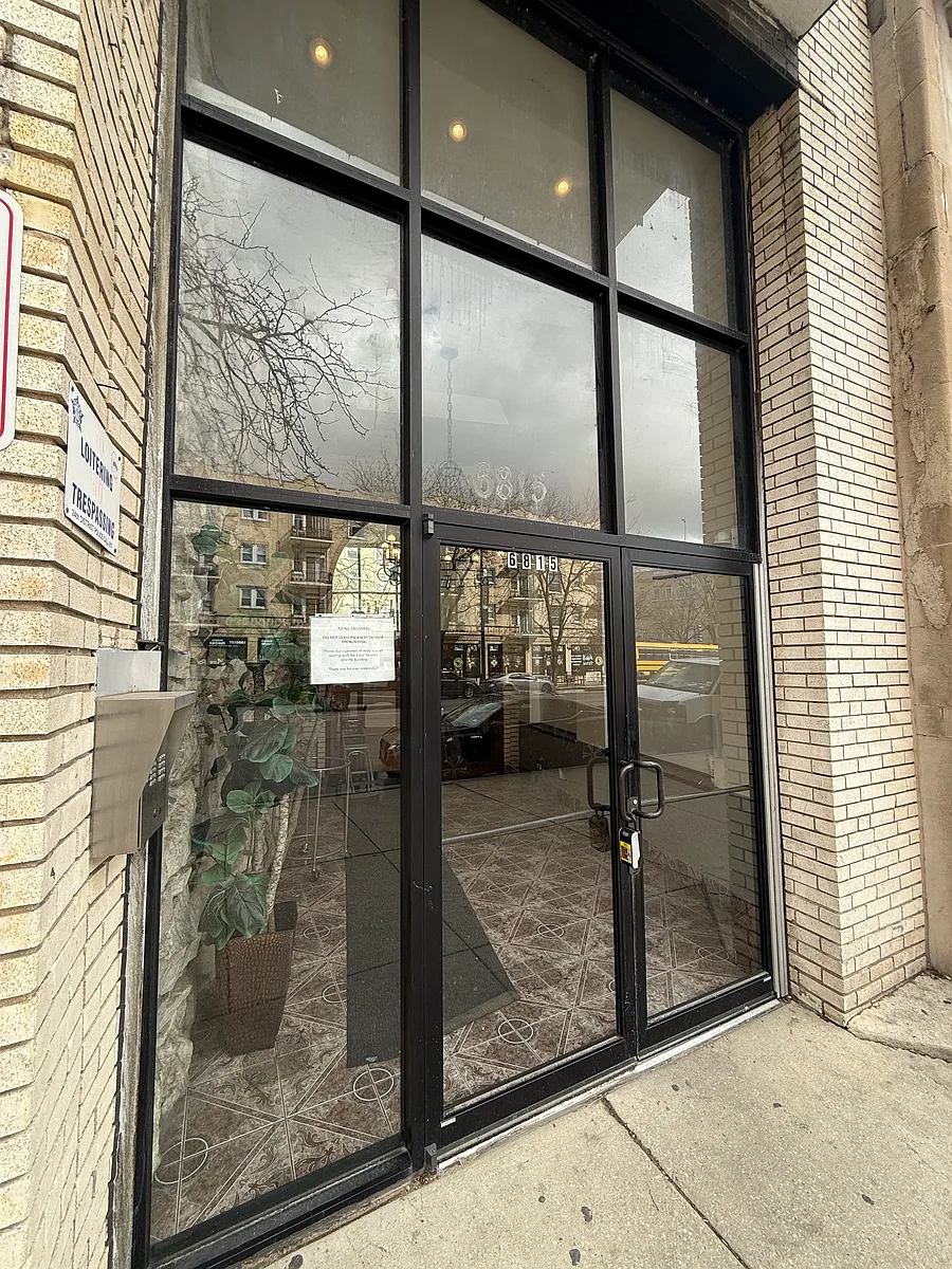 Building Photo - 6815 N Sheridan Rd