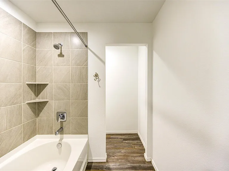 5406 Castlebury Meadows Dr — Photo 30