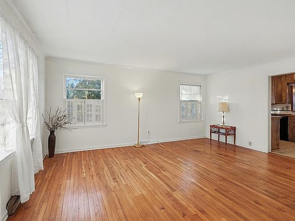 5th image of 305 Cornell St