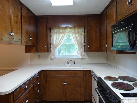5th image of 1496 18th Avenue Pl NE