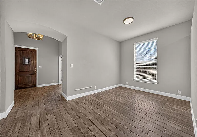 9010 Gate Run — Photo 10