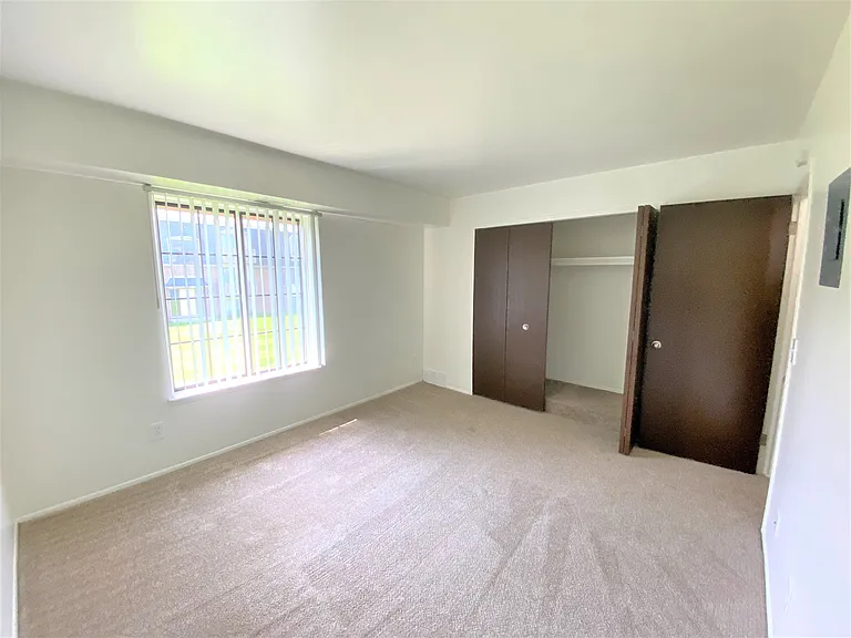 Windsor Place Apartments — Photo 99