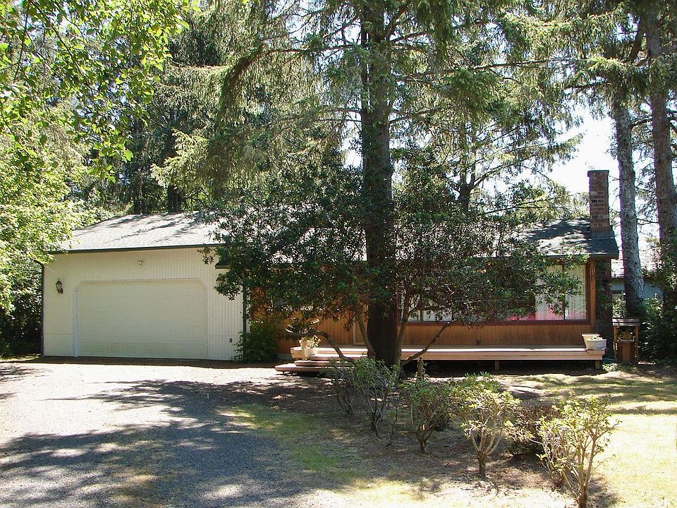 Driveway leading to the newer 2-car garage (located off Gemini Ct).