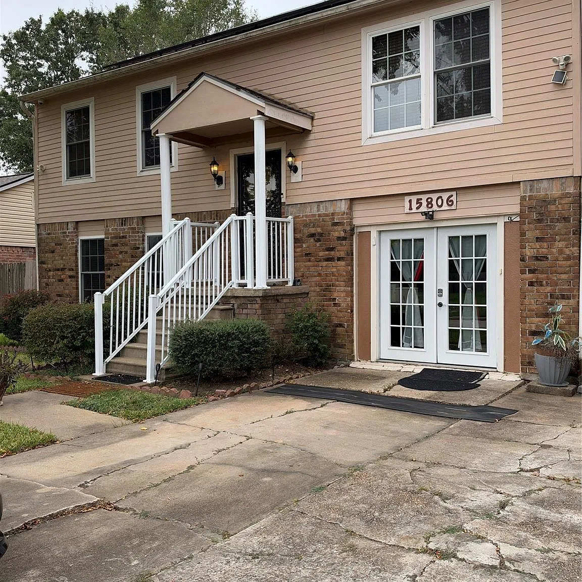 4 bed, 3.0 bath, 2016 sqft, $2,999 — Photo 2