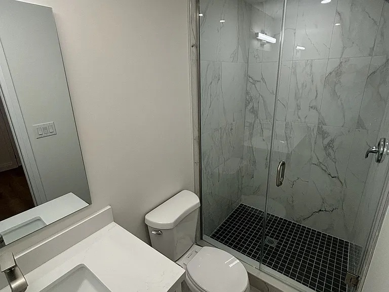 576 Guelph St — Photo 15