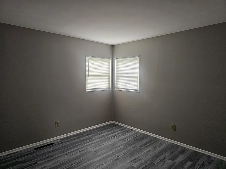 1062 Brentnell Ave — Photo 5