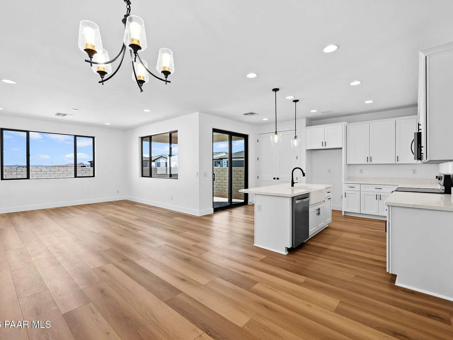 3 bed, 2.0 bath, 1810 sqft, $2,950 — Photo 3