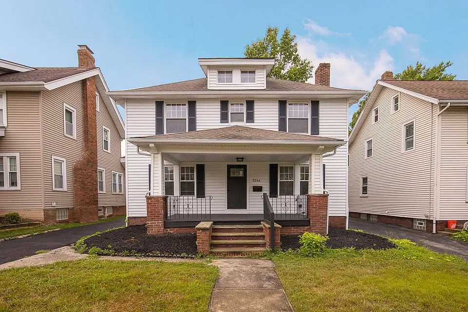 3244 Redwood Rd