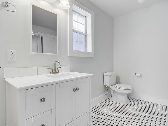 3rd image of 609 W 35th St