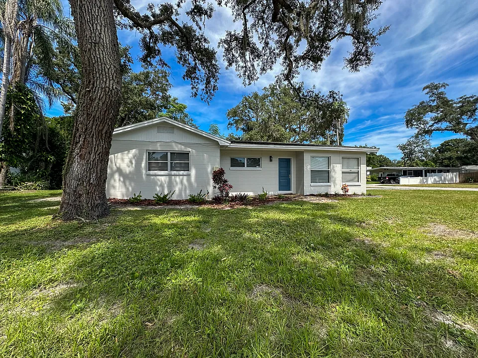 7602 Sharon Dr