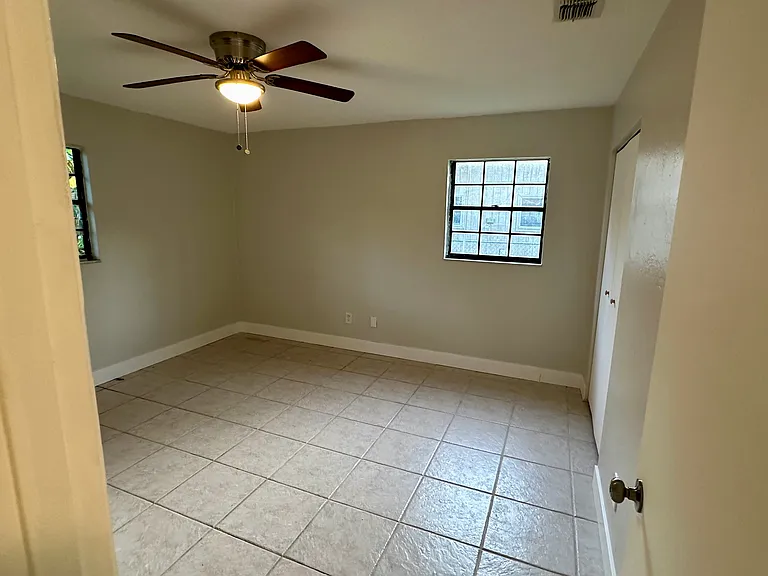 907 Royal Oak Ct — Photo 7