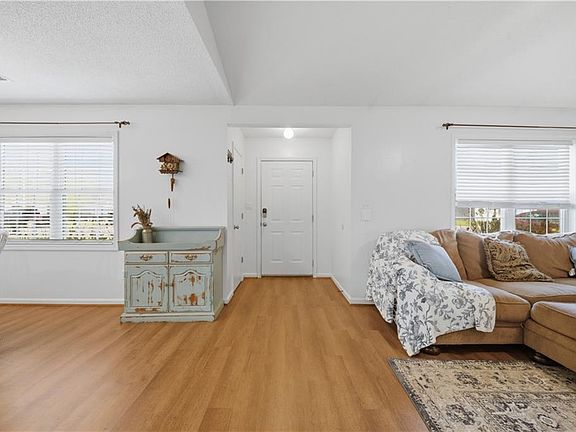 3rd image of 107 Old Oak Rd