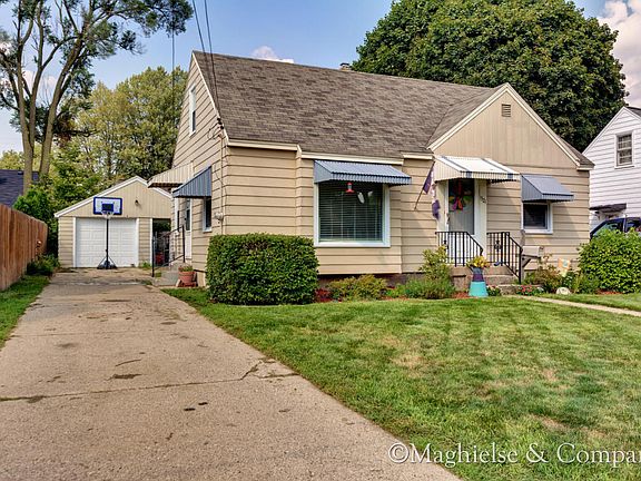 4th image of 1321 Oaklawn St NE