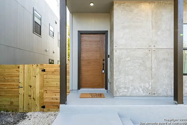 2 bed, 2.5 bath, 1125 sqft, $1,750 — Photo 3