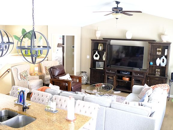 2nd image of 402 Lambrusco Way
