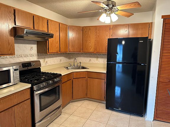 3rd image of 498 Witney Ct