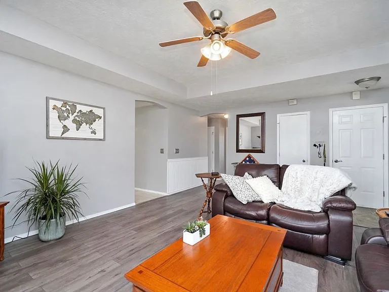 2540 W Delmar St — Photo 7