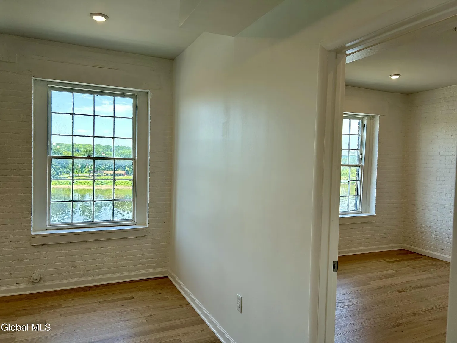 2 bed, 808 sqft, $2,100 — Photo 4
