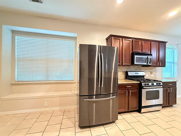 211 Briar Trace Ln — Photo 9