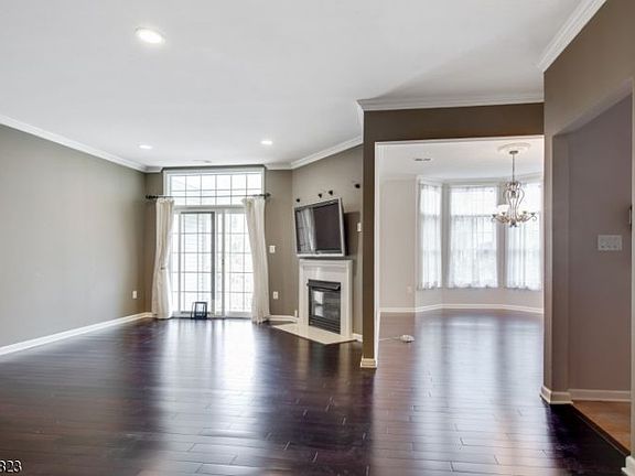 4th image of 309 Kensington Ln