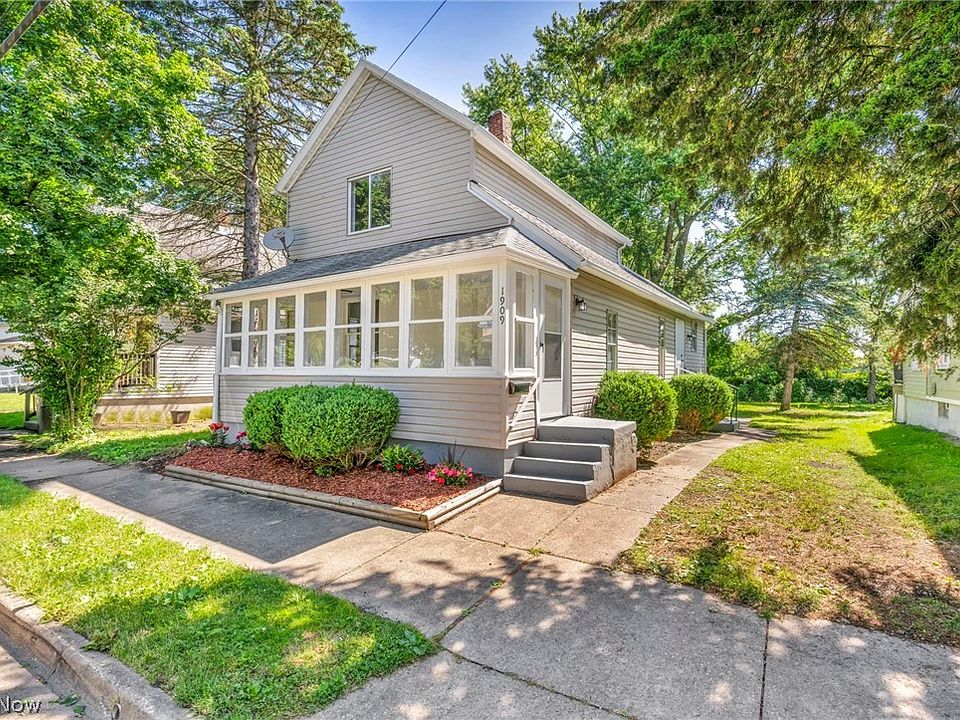 1st image of 1909 2nd St SW