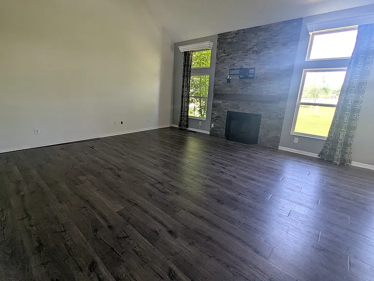 7707 Glenmore Dr — Photo 4