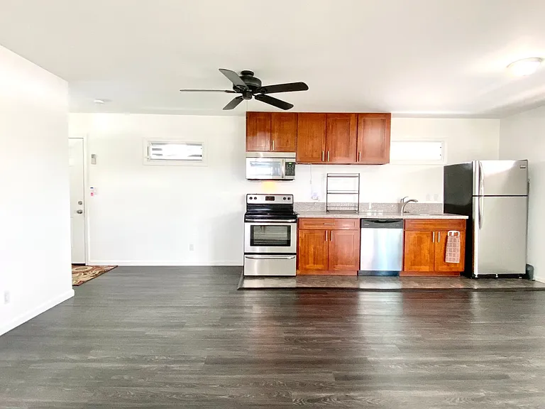 108 Maluniu Ave #B — Photo 2