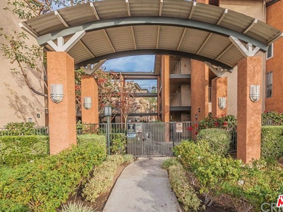 1st image of 15425 Sherman Way APT 113