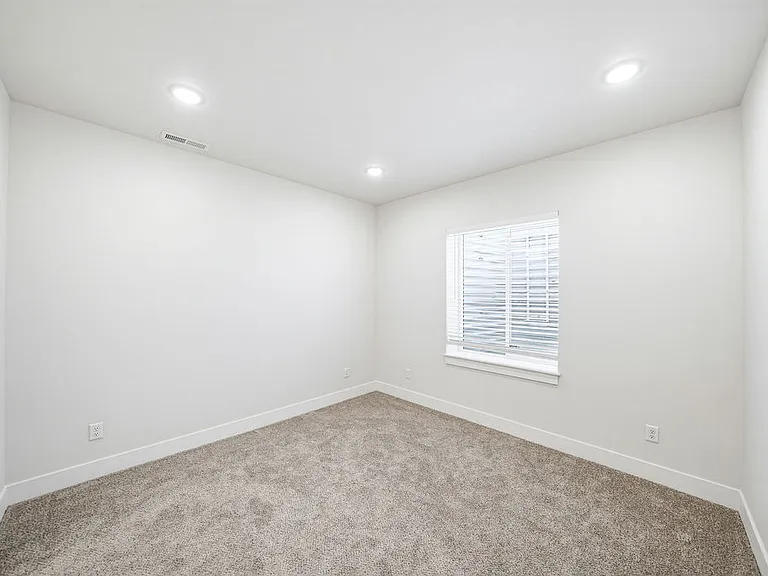485 E River Ln — Photo 55