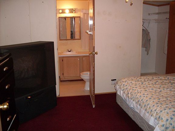 Master Bedroom w/Bath