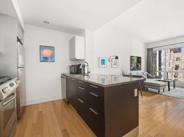 350 W 42nd St APT 18E, New York, NY 10036