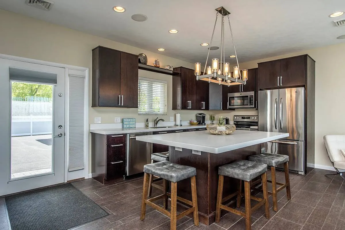5 bed, 2.5 bath, 2000 sqft, $4,500 — Photo 4