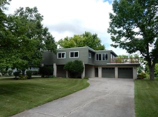 3002 Royal Dr, Grand Forks, ND 58201