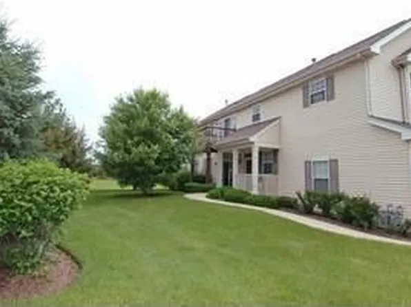 7320 Grandview Ct, Carpentersville, IL 60110