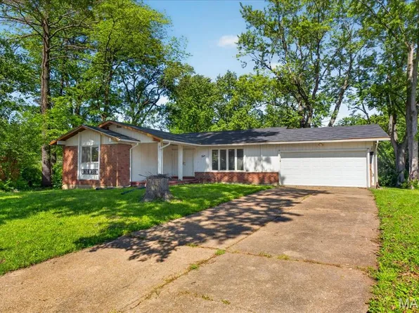 4 Cameo Ct, Florissant, MO 63033
