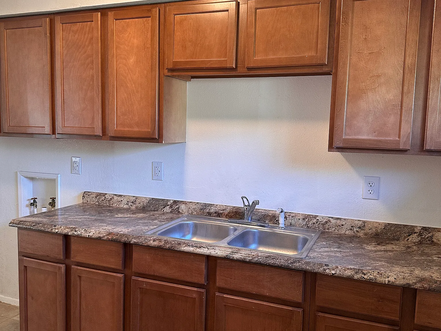 3 bed, 1221 sqft, $1,650 — Photo 3