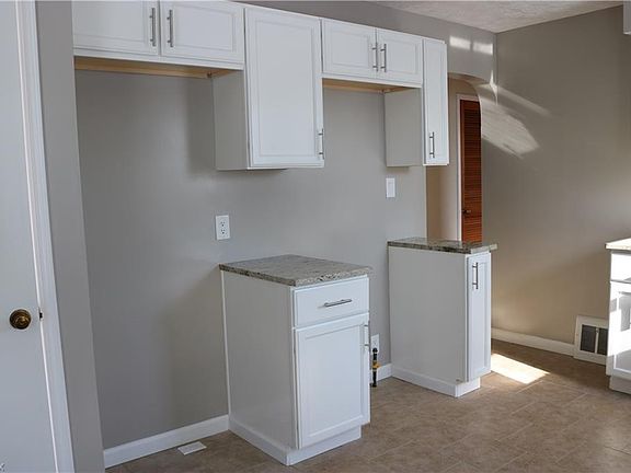 4th image of 10965 Meadowbrook Dr