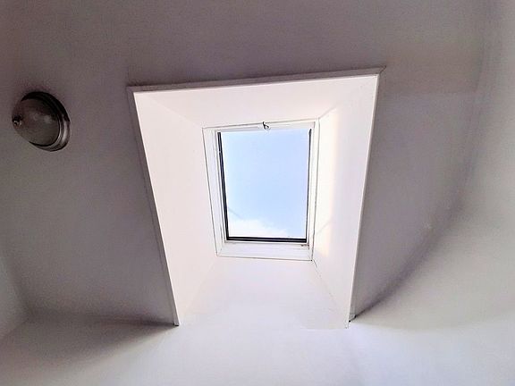 4th image of 245 Throop Ave #2R