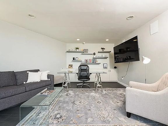 5th image of 3030 Paradise Dr