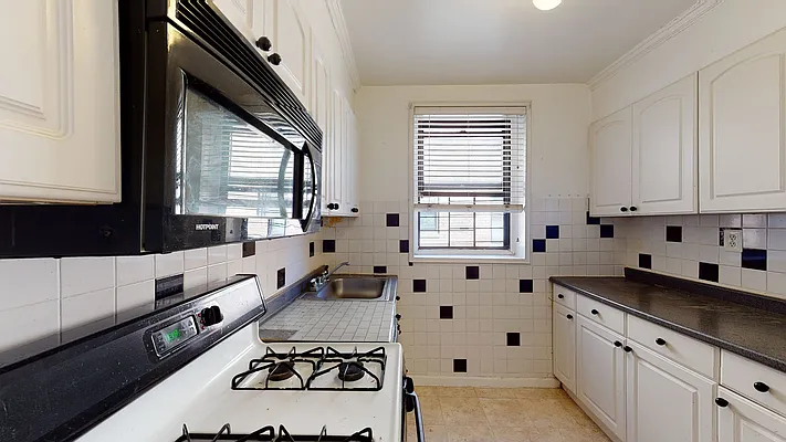 Sold by Diamond Real, Inc. | media 3