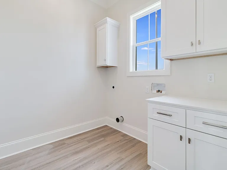 102 Perth Pl — Photo 48