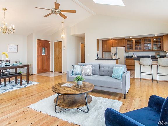 5th image of 1539 Country Club Dr