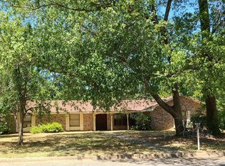 1007 Stuart Ln, Marshall, TX 75672