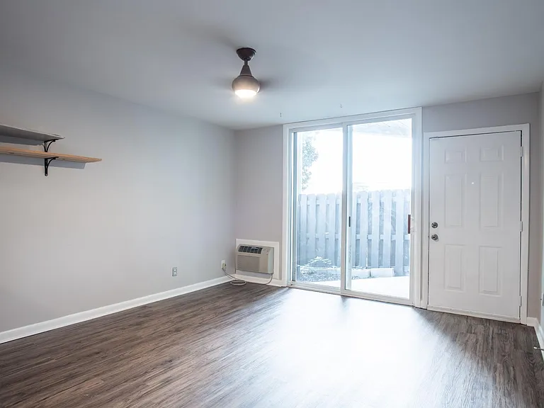 801 Inverness Ave #D4 — Photo 8
