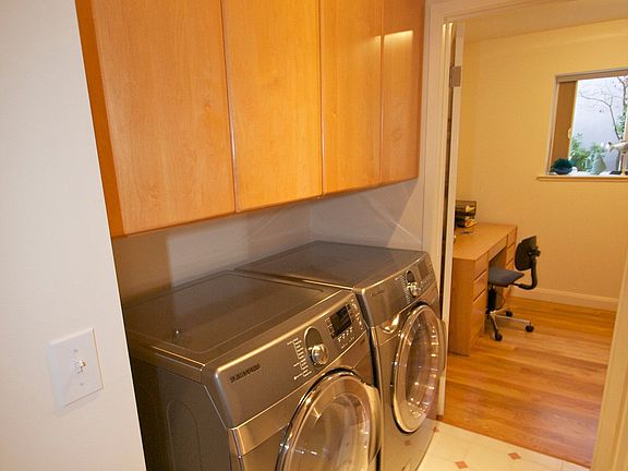 5th image of 213 Santa Clara St